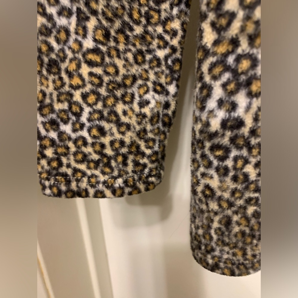 🦁✨ Feline Fabulous in LizWear Leopard Print Pajama Set! ✨🦁 - Picture 4 of 12